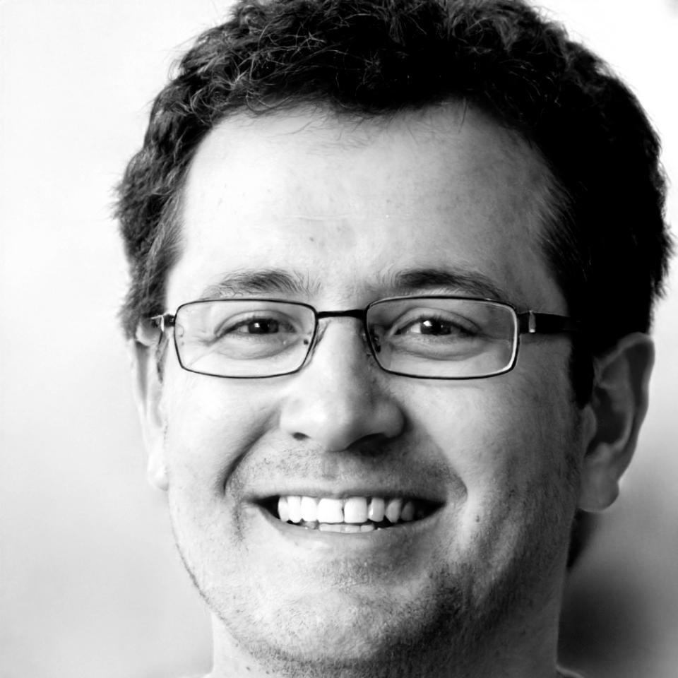 Erfahrener Business Coach bei der Teambesprechung